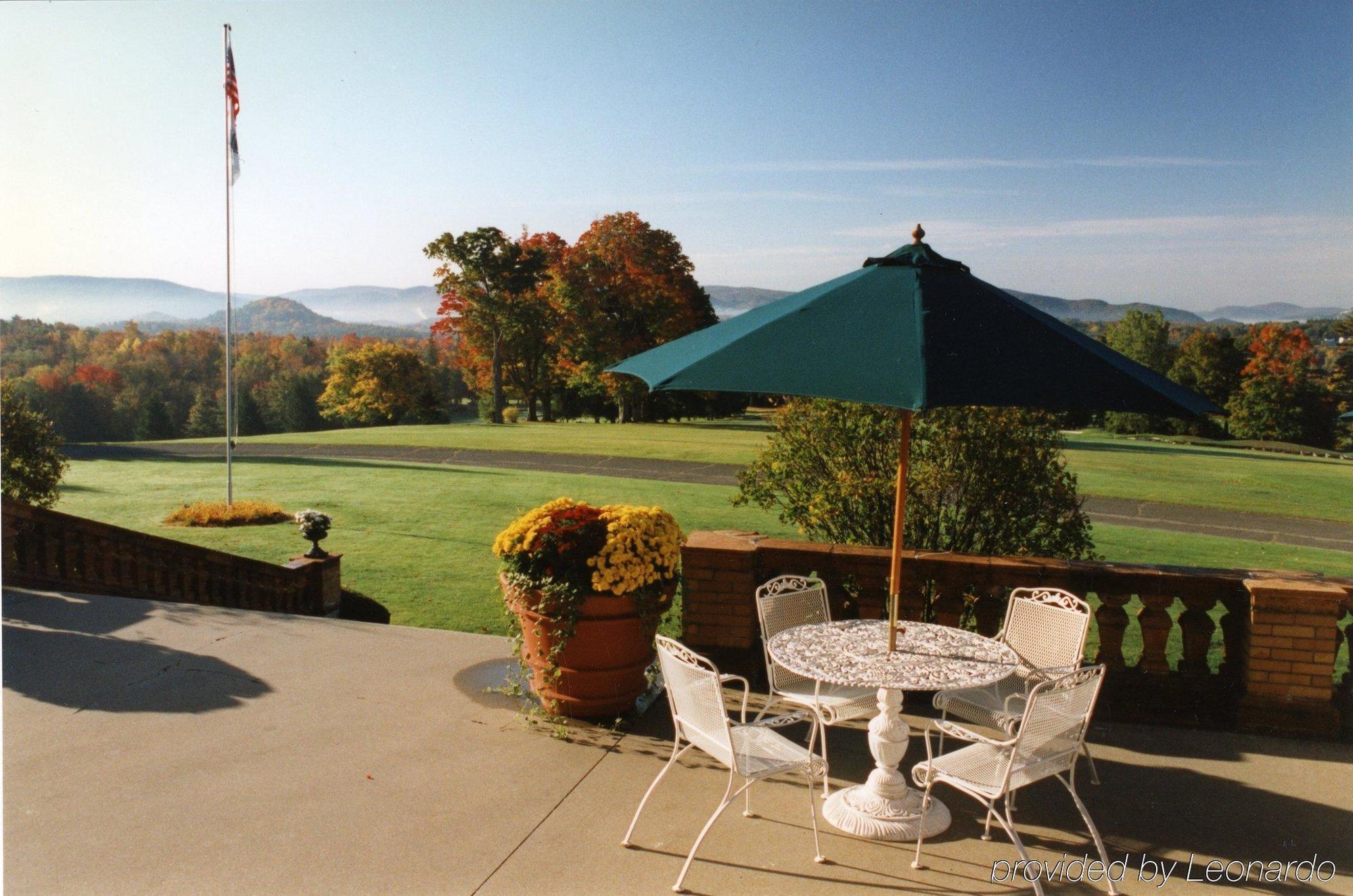 Cranwell Spa And Golf Resort (Adults Only) Ленокс Ресторан фото