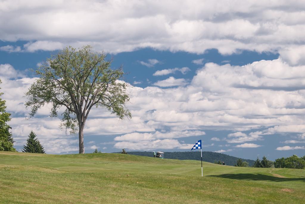 Cranwell Spa And Golf Resort (Adults Only) Ленокс Экстерьер фото