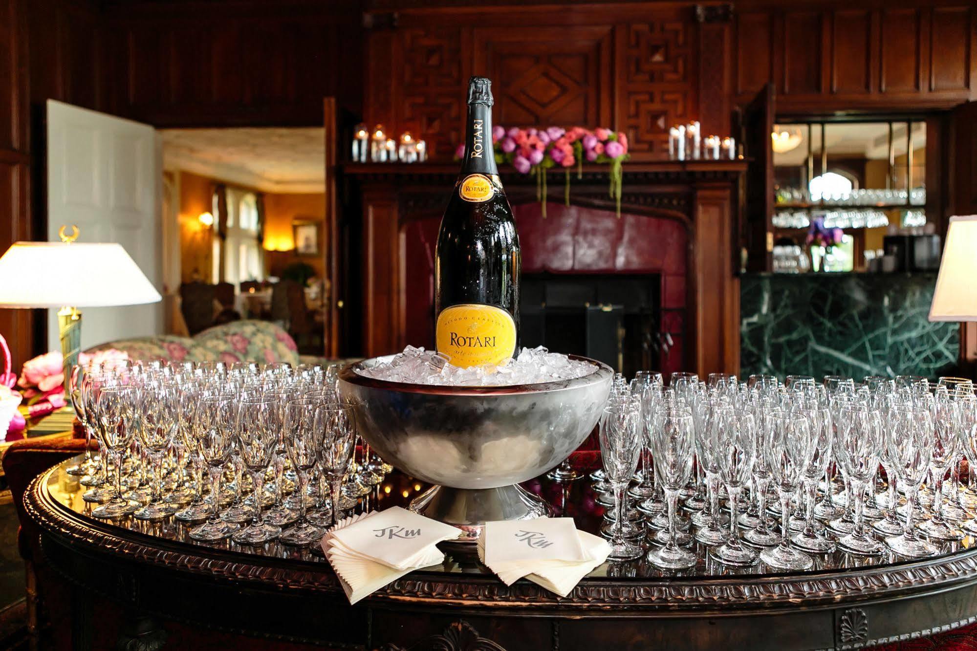 Cranwell Spa And Golf Resort (Adults Only) Ленокс Экстерьер фото