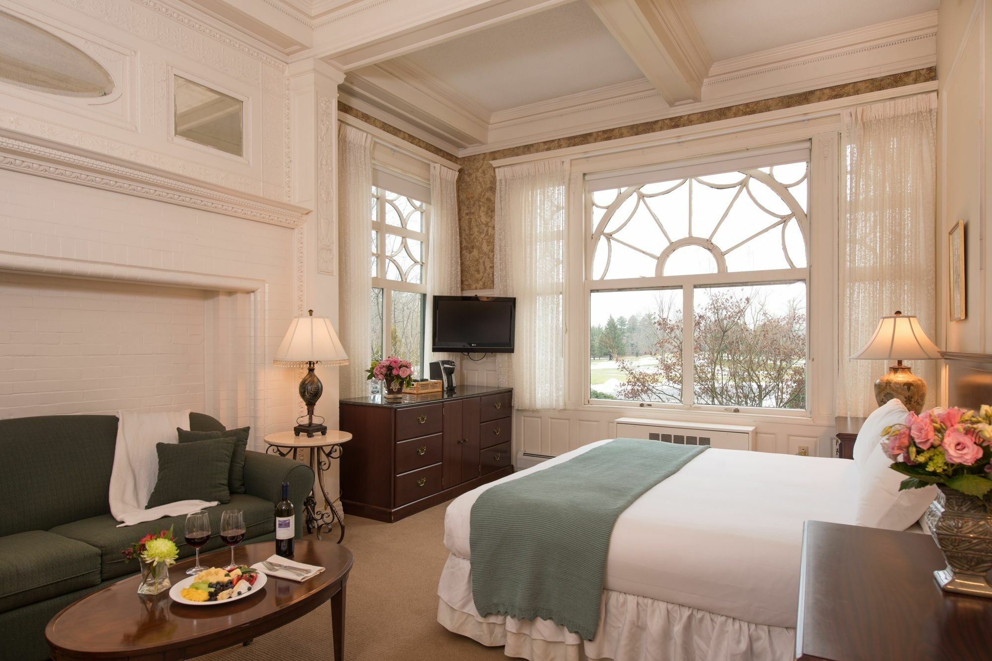 Cranwell Spa And Golf Resort (Adults Only) Ленокс Экстерьер фото
